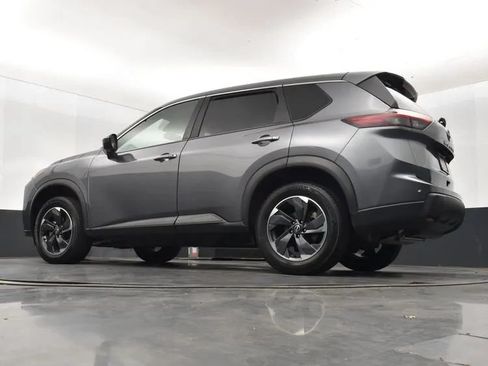 Used 2025 Nissan Rogue SV FWD image 12