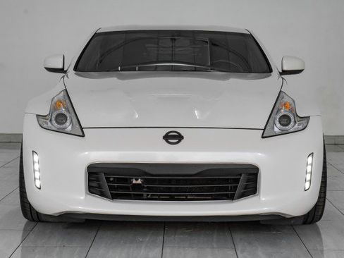 Used 2017 Nissan 370Z Touring Sport image 3