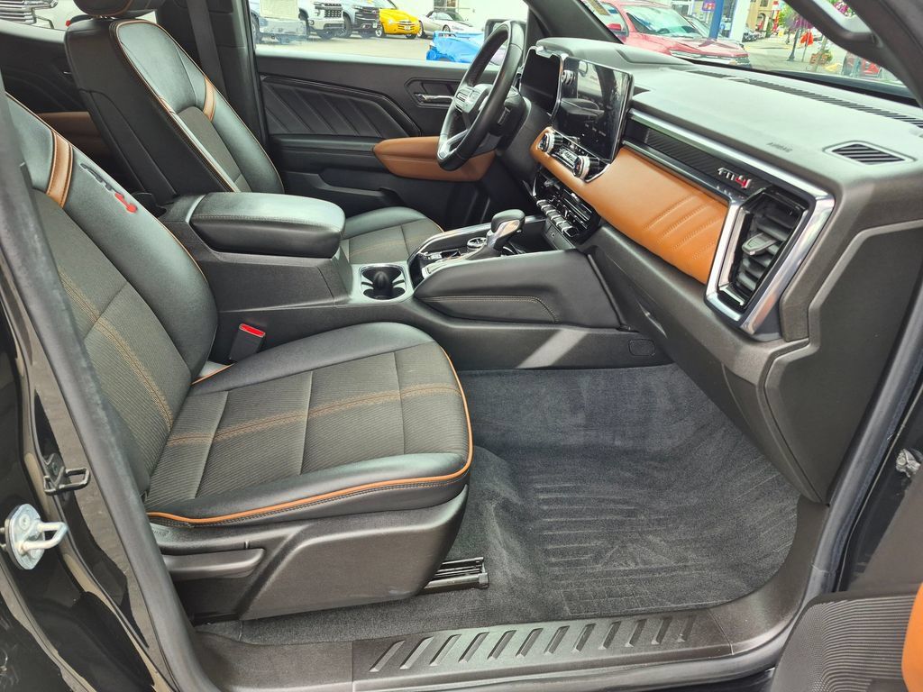 Used 2023 GMC Canyon AT4 AWD/4WD image 13