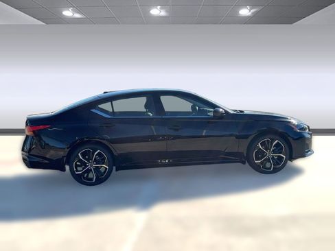 New 2025 Nissan Altima 2.5 SR image 8