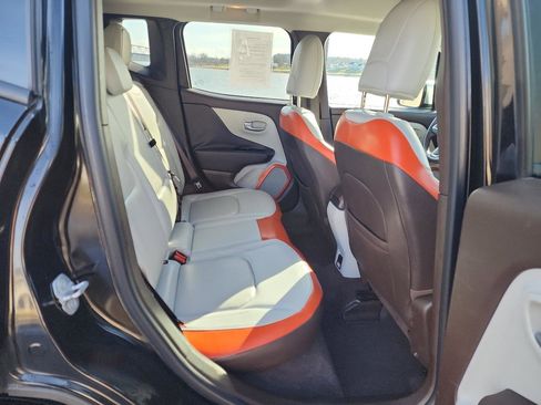 Used 2016 Jeep Renegade Limited image 12