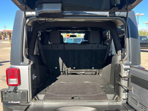 Used 2018 Jeep Wrangler Unlimited Sport S image 34