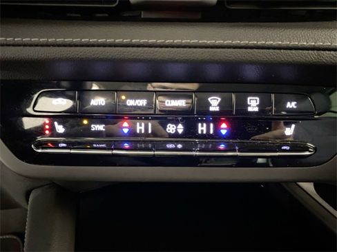 Used 2023 Buick Envision Preferred image 40