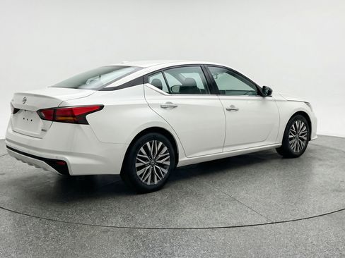 Used 2025 Nissan Altima 2.5 SV image 9