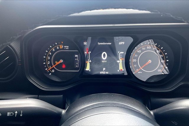 Used 2026 Jeep Gladiator Rubicon w/ Safety Group AWD/4WD image 13