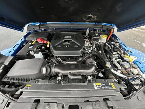 Used 2022 Jeep Wrangler Unlimited Sahara w/ Cold Weather Group image 32