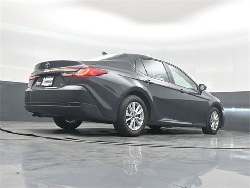 Used 2025 Toyota Camry LE image 40