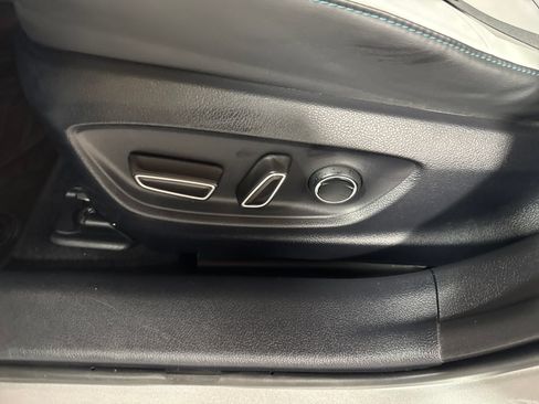 Used 2016 Toyota Prius FWD image 23