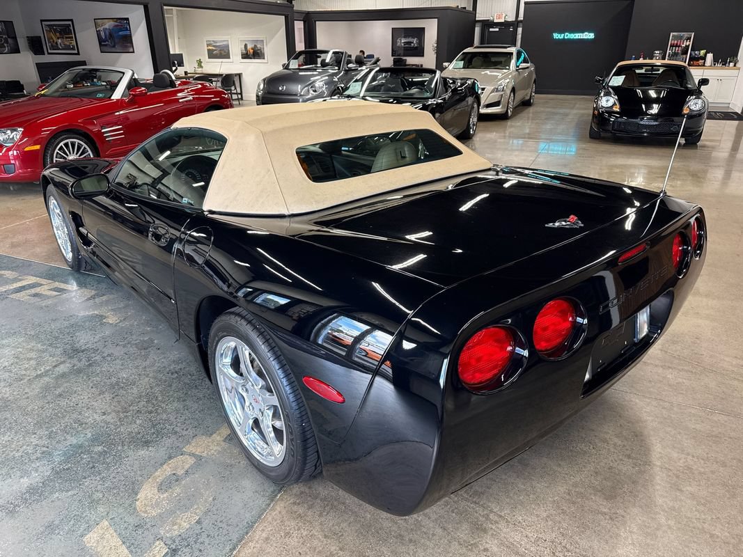 Used 2002 Chevrolet Corvette Convertible w/ Preferred Equipment Group2 RWD image 9
