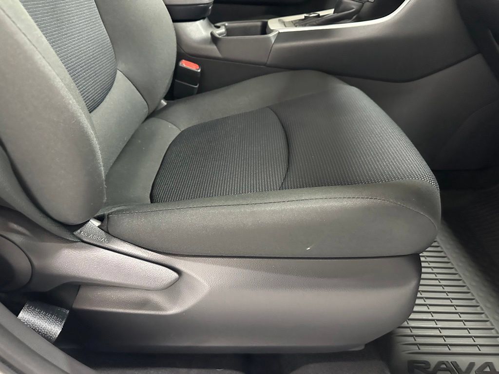 Used 2025 Toyota RAV4 LE AWD/4WD image 59