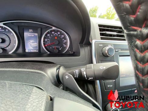 Used 2015 Toyota Camry SE FWD image 36