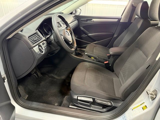 Used 2016 Volkswagen Passat 1.8T S FWD image 7