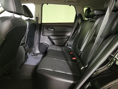 Used 2023 Nissan Rogue SV w/ SV Premium B Package image 15