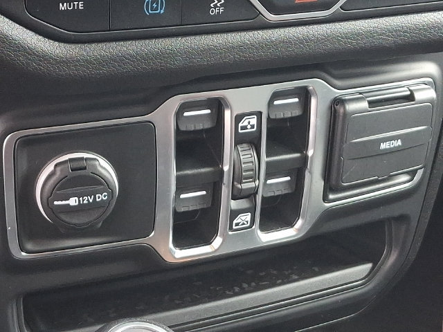 Used 2024 Jeep Wrangler Unlimited AWD/4WD image 15