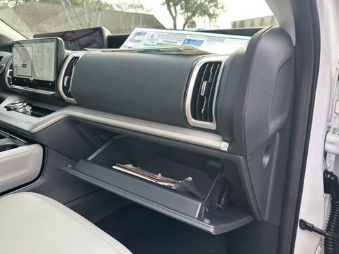 New 2026 Ford Expedition Active image 38