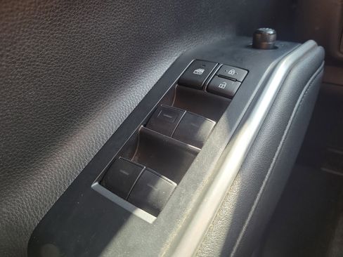 Used 2024 Toyota Highlander XLE image 22