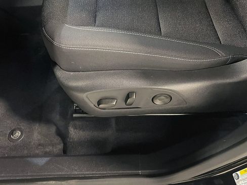 Used 2025 Chevrolet Traverse LT AWD/4WD image 23