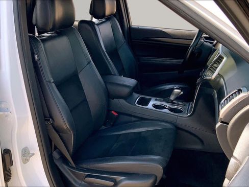 Used 2018 Jeep Grand Cherokee Altitude RWD image 8