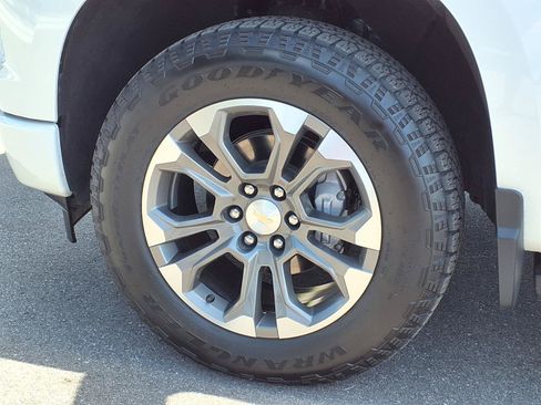 Certified 2024 Chevrolet Silverado 1500 High Country w/ Z71 Off-Road Package AWD/4WD image 29