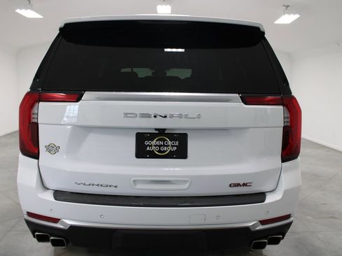 Used 2025 GMC Yukon XL Denali AWD/4WD image 8