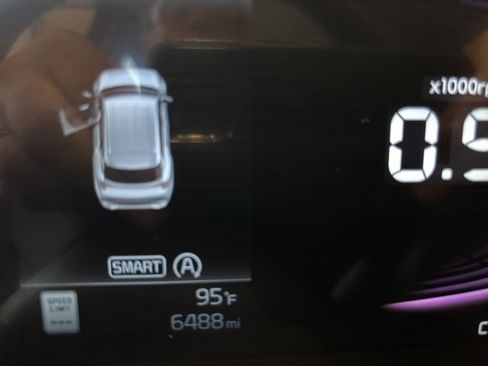 Certified 2025 Kia Sportage EX image 28