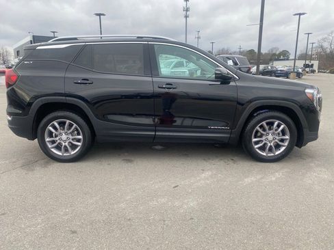 Used 2024 GMC Terrain SLT image 9