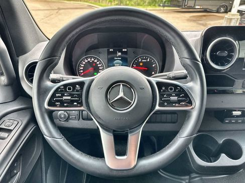 Used 2023 Mercedes-Benz Sprinter 2500 image 21