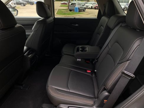 Used 2025 Nissan Pathfinder SL FWD image 29
