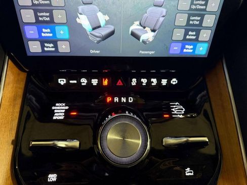 Used 2024 Jeep Grand Wagoneer L Series III image 16