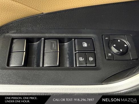 Used 2020 Toyota RAV4 XLE Premium FWD image 22