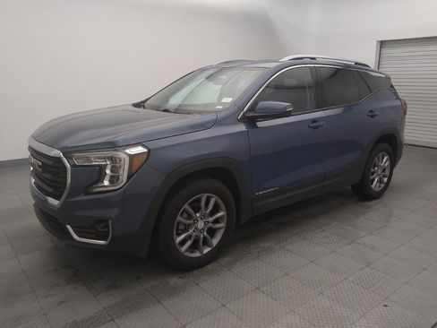Used 2024 GMC Terrain SLT image 2