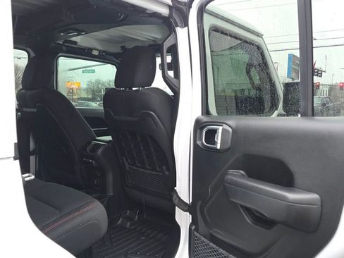 Used 2019 Jeep Wrangler Unlimited Rubicon w/ Steel Bumper Group image 14