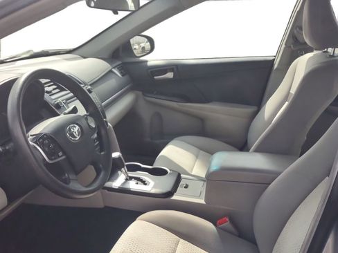 Used 2014 Toyota Camry LE image 9