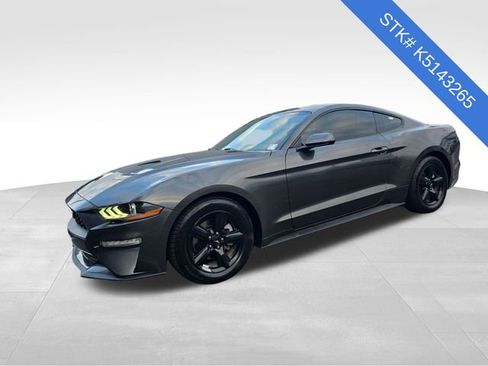 Used 2019 Ford Mustang Coupe image 3
