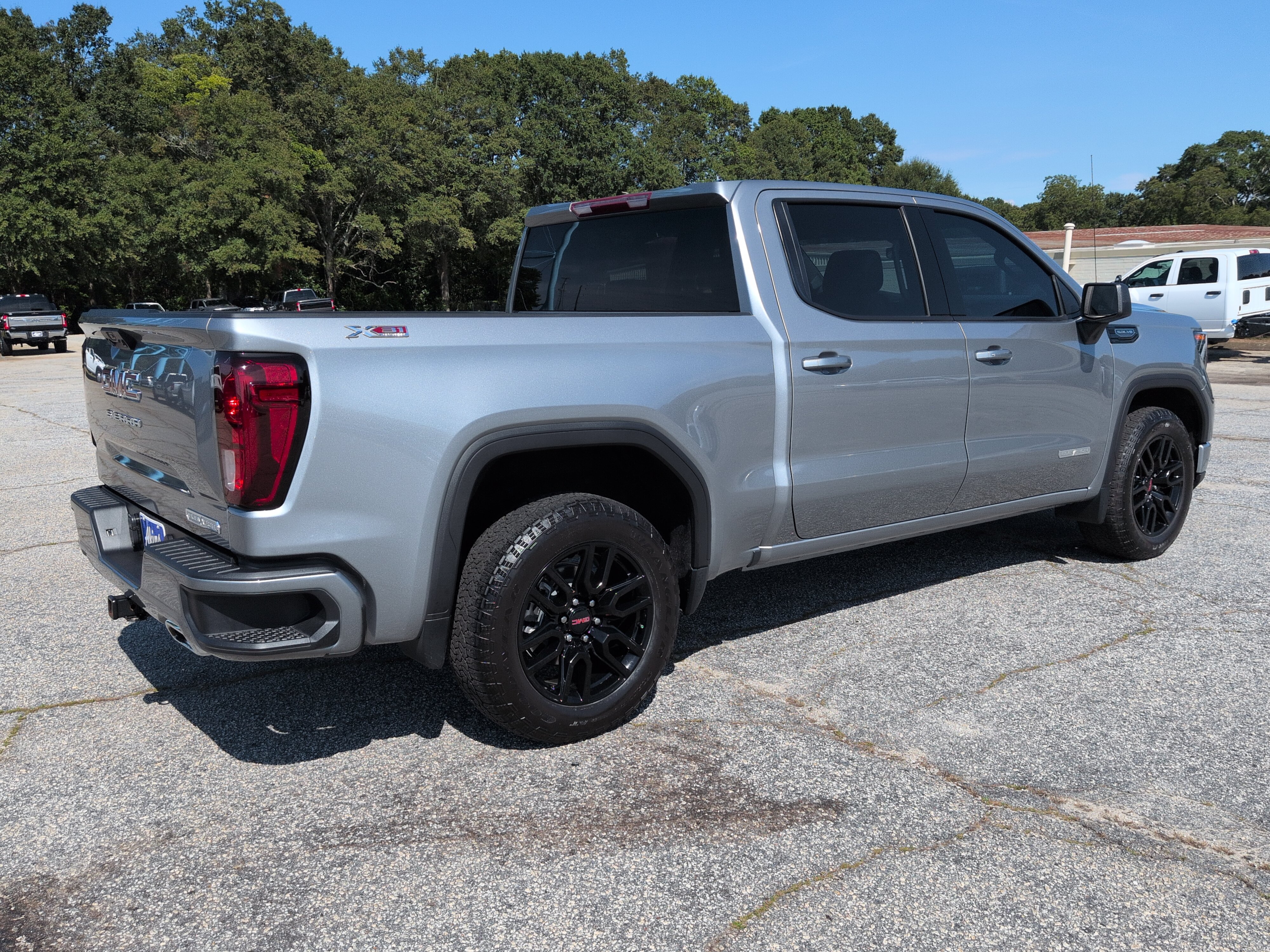 Used 2024 GMC Sierra 1500 Elevation AWD/4WD image 3