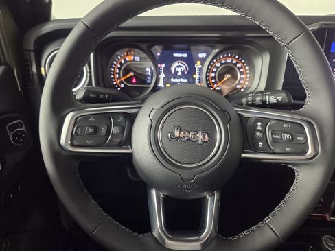 New 2026 Jeep Wrangler Unlimited Sahara AWD/4WD image 13