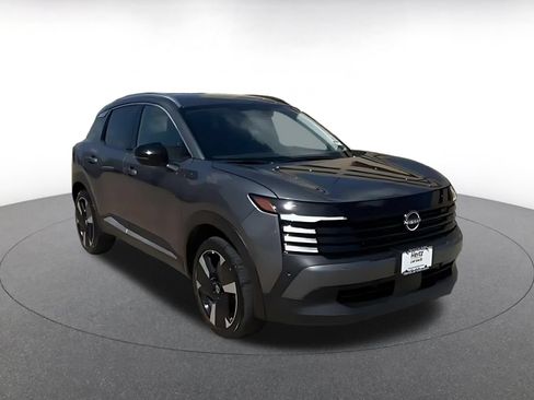 Used 2026 Nissan Kicks SR AWD/4WD image 3