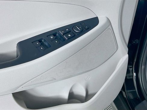 Used 2020 Hyundai Tucson Value w/ Winter Weather Package image 18