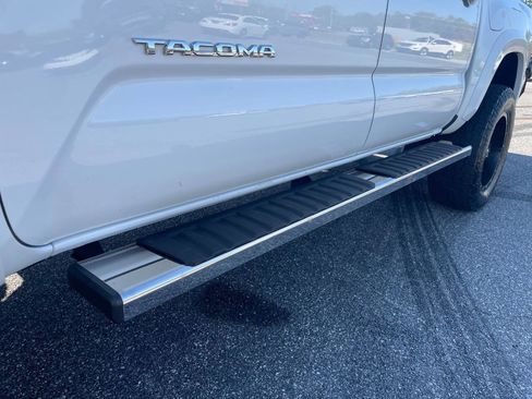 Used 2018 Toyota Tacoma TRD Sport image 14