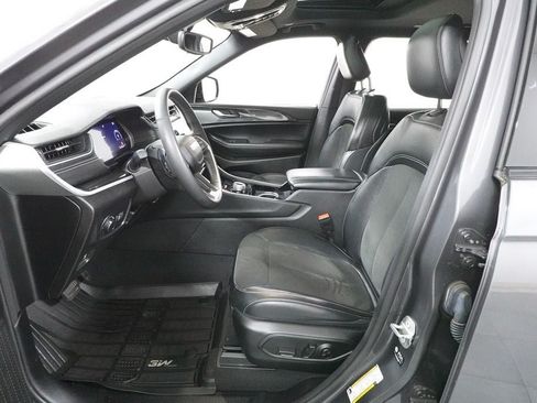 Used 2023 Jeep Grand Cherokee L Laredo AWD/4WD image 23