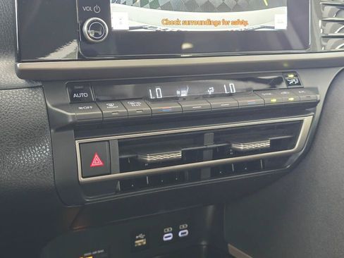 Used 2025 Toyota Camry LE FWD image 28