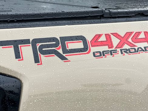 Used 2016 Toyota Tacoma TRD Off-Road image 26