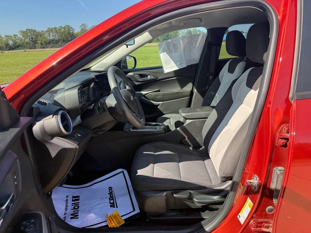 Used 2024 Chevrolet Trax LS FWD image 25