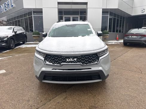 Used 2023 Kia Sorento S w/ Panoramic Sunroof Package image 2