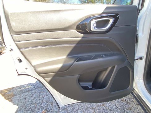 New 2026 Jeep Compass Latitude image 9