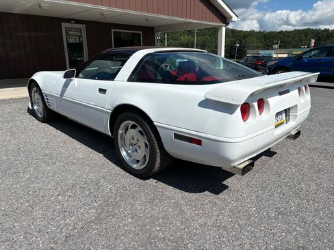 Used 1994 Chevrolet Corvette Coupe RWD image 5