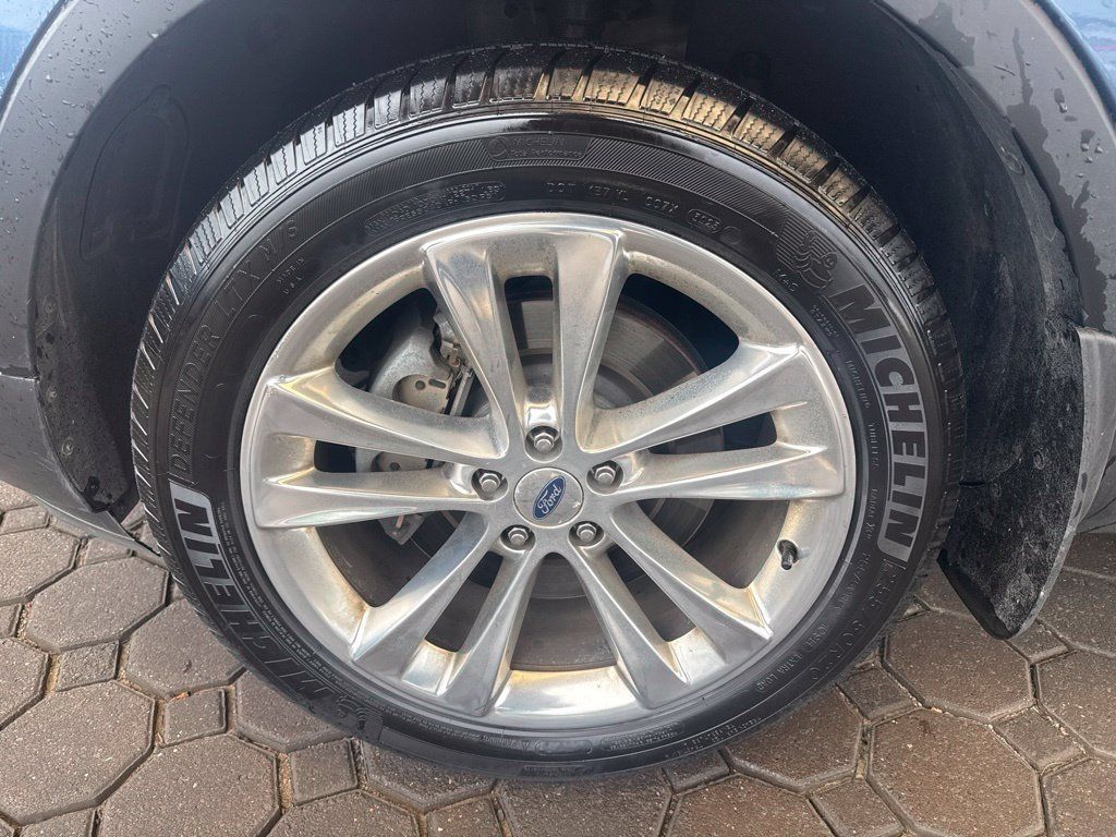 Used 2019 Ford Explorer XLT w/ Equipment Group 202A AWD/4WD image 11