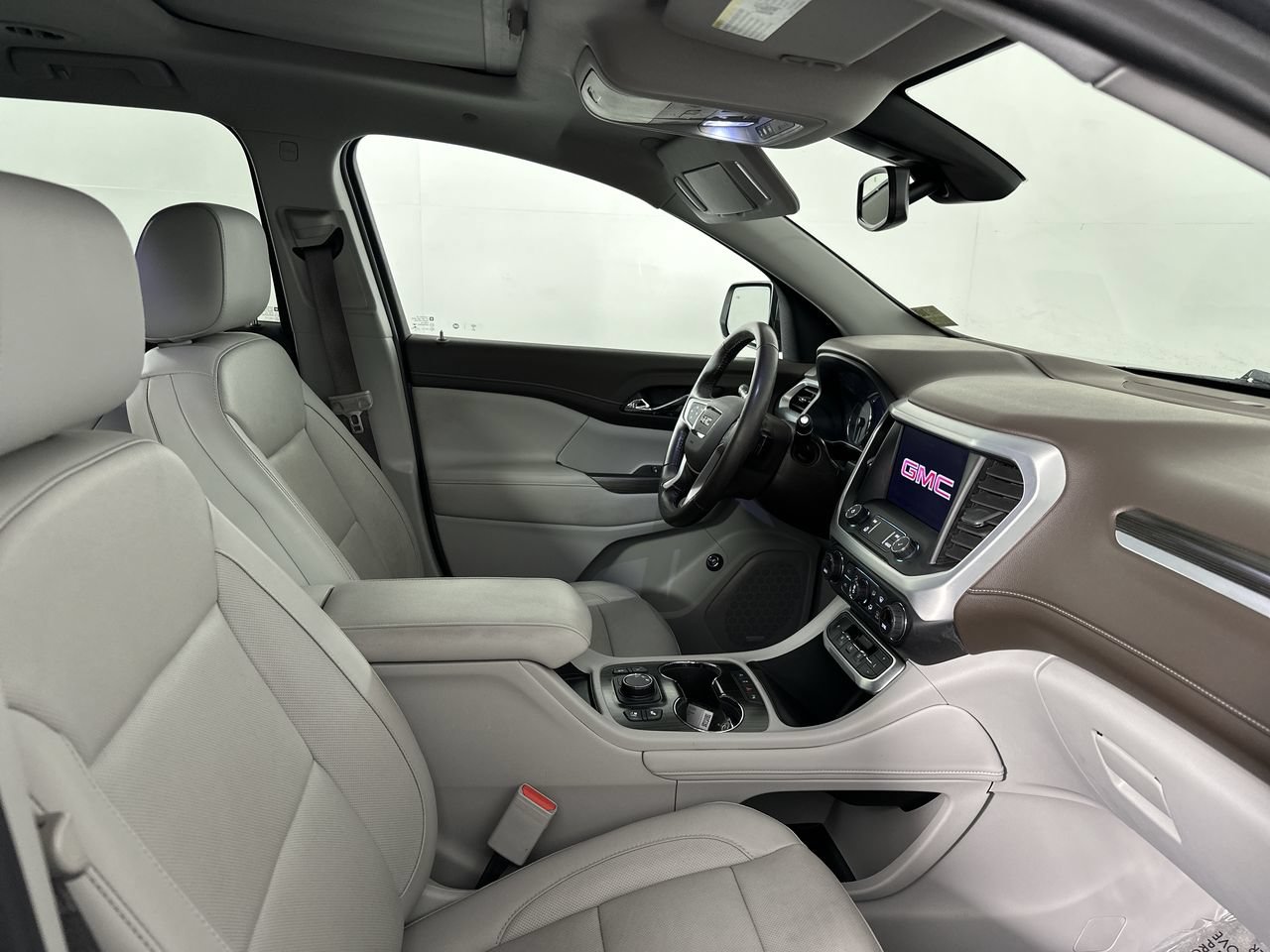 Used 2020 GMC Acadia SLT w/ Driver Alert Package II FWD image 12