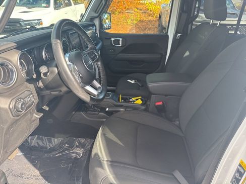 Certified 2021 Jeep Wrangler Unlimited Sahara w/ Dual Top Group image 4