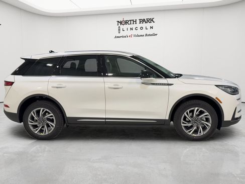 New 2026 Lincoln Corsair Premiere FWD image 2